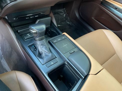 Used 2021 Lexus ES 250 image 18