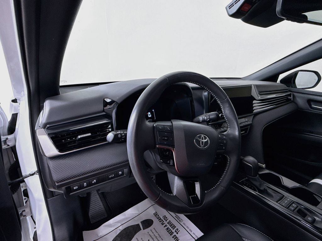 Used 2025 Toyota Camry SE w/ Convenience Package FWD image 9