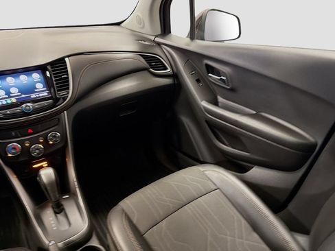 Used 2021 Chevrolet Trax LT w/ Driver Confidence Package FWD image 22
