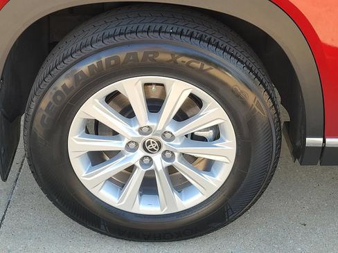 Used 2025 Toyota Grand Highlander FWD image 6