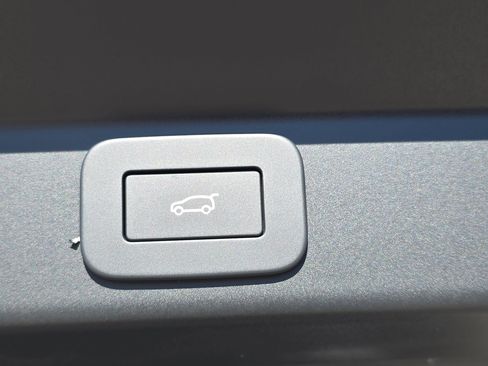 New 2026 Land Rover Range Rover Sport SE image 13