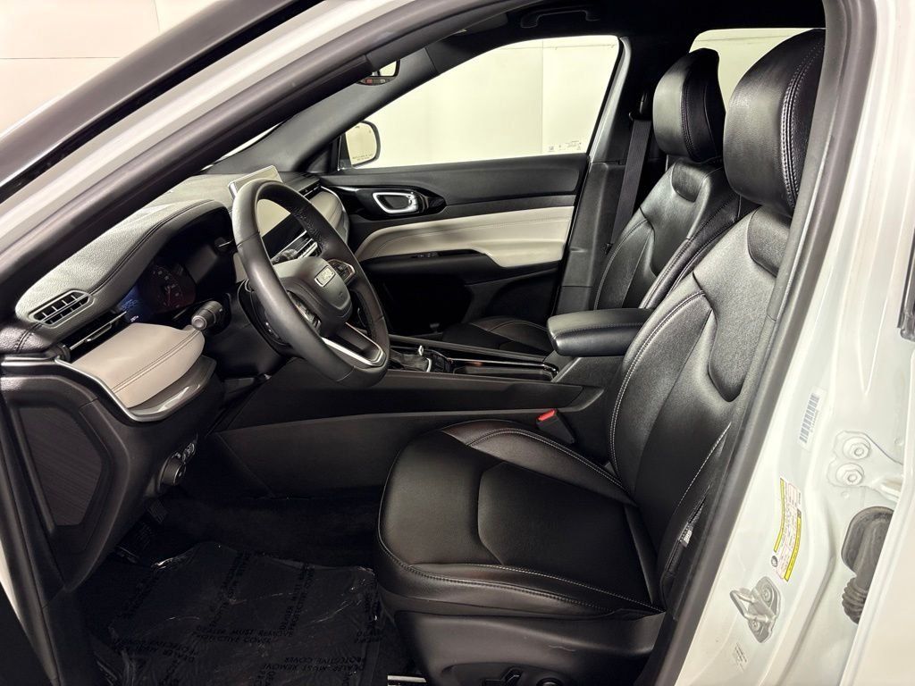 Used 2025 Jeep Compass Limited AWD/4WD image 24