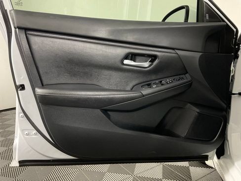 Used 2021 Nissan Sentra SV FWD image 12