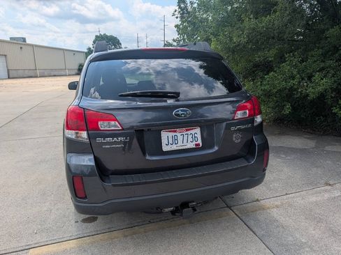 Used 2013 Subaru Outback 2.5i Premium AWD/4WD image 2