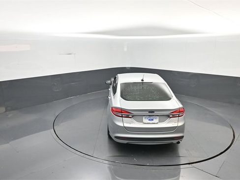 Used 2018 Ford Fusion SE w/ Fusion SE Technology Package image 23