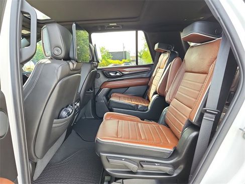 Certified 2023 GMC Yukon Denali Ultimate image 9