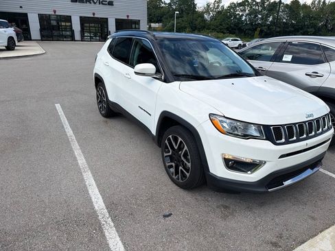 Used 2018 Jeep Compass Limited w/ Safe & Security Group FWD image 2