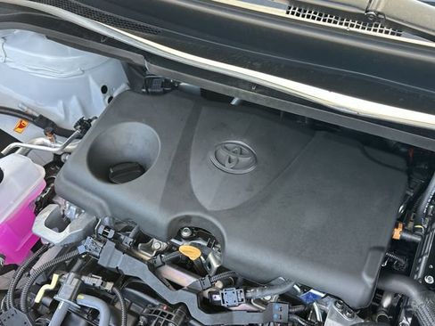 Used 2026 Toyota Sienna XLE FWD image 35