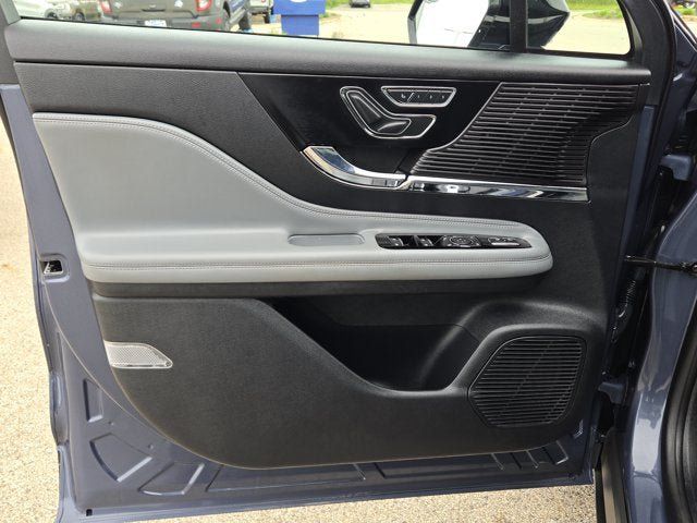 Used 2022 Lincoln Corsair AWD w/ Premium Package image 18