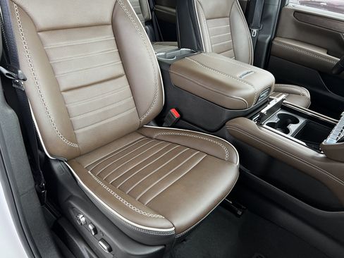 Used 2025 GMC Yukon Denali Ultimate AWD/4WD image 26