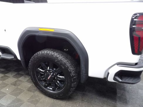 Used 2025 GMC Sierra 2500 AT4 w/ Technology Package AWD/4WD image 47