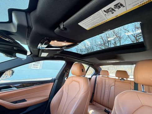 Used 2017 BMW 530i xDrive image 16