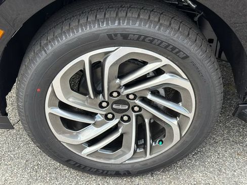 New 2027 Lincoln Navigator Premiere RWD image 11