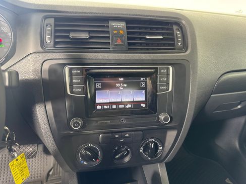 Used 2016 Volkswagen Jetta S image 16