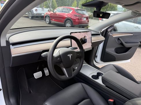 Used 2023 Tesla Model Y Performance AWD/4WD image 10