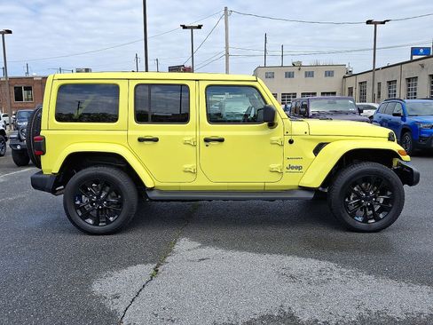 Used 2023 Jeep Wrangler Unlimited Sahara w/ Cold Weather Group AWD/4WD image 8