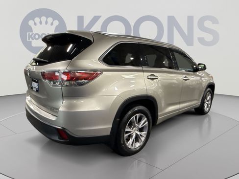 Used 2015 Toyota Highlander XLE AWD/4WD image 7