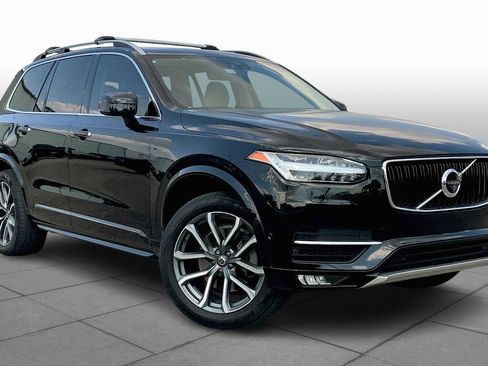 Used 2017 Volvo XC90 T6 Momentum w/ Vision Package image 2