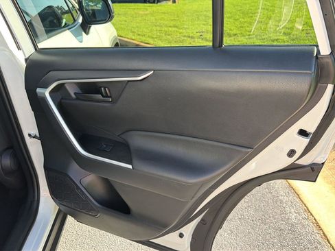 Used 2022 Toyota RAV4 LE FWD image 14