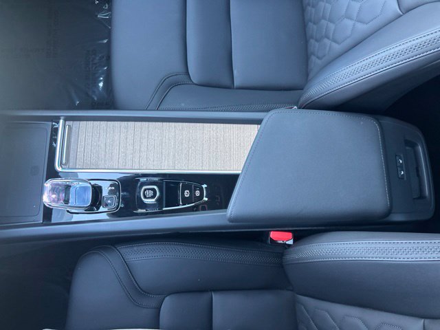 Used 2026 Volvo XC60 B5 Plus AWD/4WD image 28