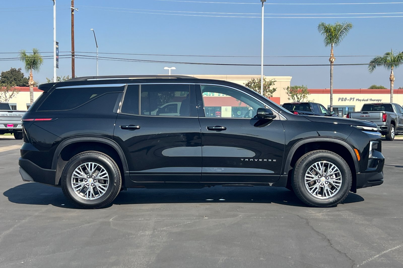 Used 2026 Chevrolet Traverse LT w/ Driver Confidence Package FWD image 3