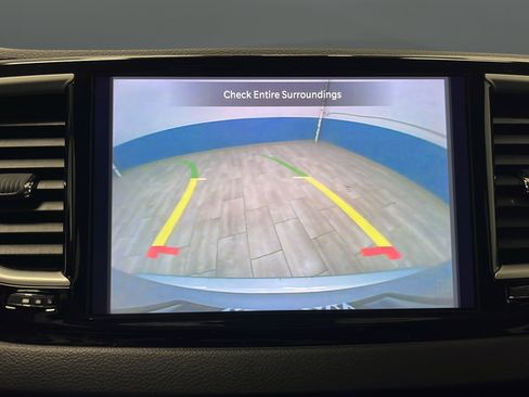 Used 2024 Chrysler Pacifica Touring-L FWD image 13