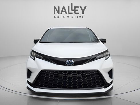 Certified 2025 Toyota Sienna XSE image 9