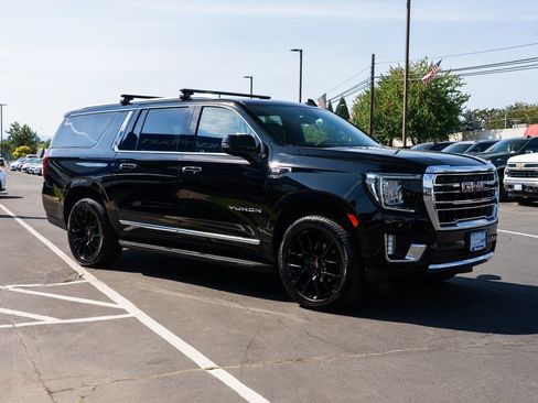 Used 2023 GMC Yukon XL SLT w/ SLT Premium Package AWD/4WD image 5