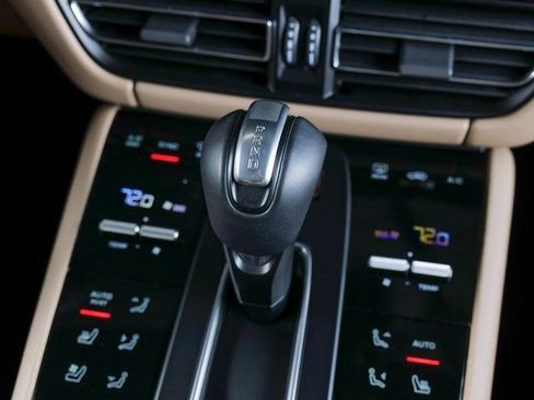 Certified 2026 Porsche Macan image 17