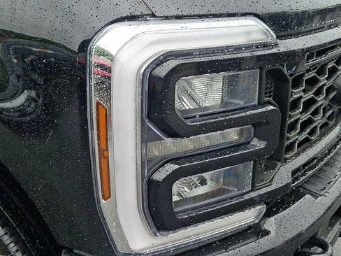 Used 2026 Ford F250 Lariat w/ Black Appearance Package AWD/4WD image 9