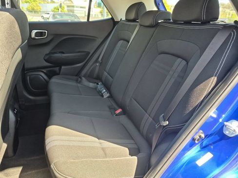 Used 2025 Hyundai Venue SEL FWD image 28