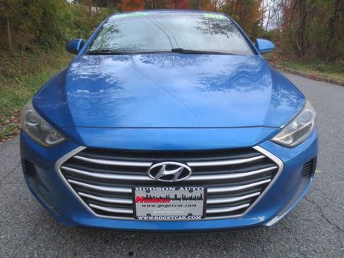 Used 2017 Hyundai Elantra SE image 3