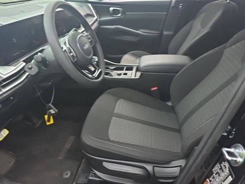 Used 2025 Kia Sorento LX FWD image 7