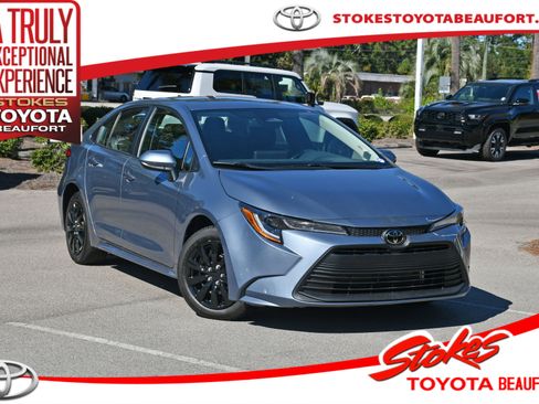 Used 2024 Toyota Corolla LE image 1