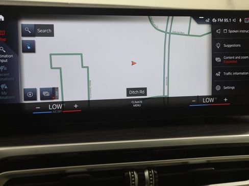 Used 2022 BMW i4 eDrive40 w/ M Sport Package image 8