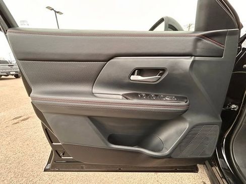 New 2025 Nissan Kicks SR w/ SR Premium Package image 28