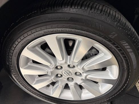 Used 2014 Toyota Sienna XLE AWD/4WD image 36