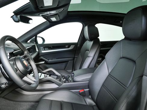 New 2026 Porsche Cayenne Coupe AWD/4WD image 5