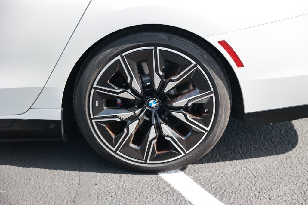 Used 2025 BMW i7 M70 w/ Executive Package AWD/4WD image 10