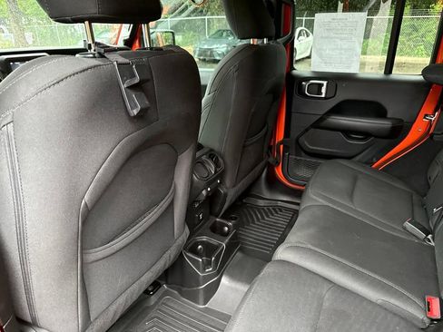 Used 2018 Jeep Wrangler Unlimited Sahara w/ Safety Group AWD/4WD image 15