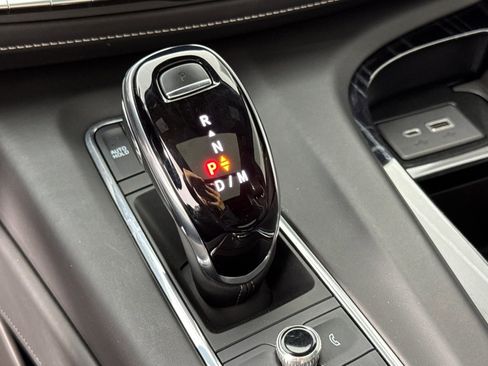 Used 2023 Cadillac Escalade ESV V AWD/4WD image 17