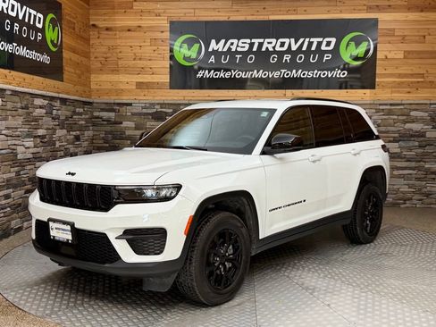 Used 2025 Jeep Grand Cherokee Altitude AWD/4WD image 7
