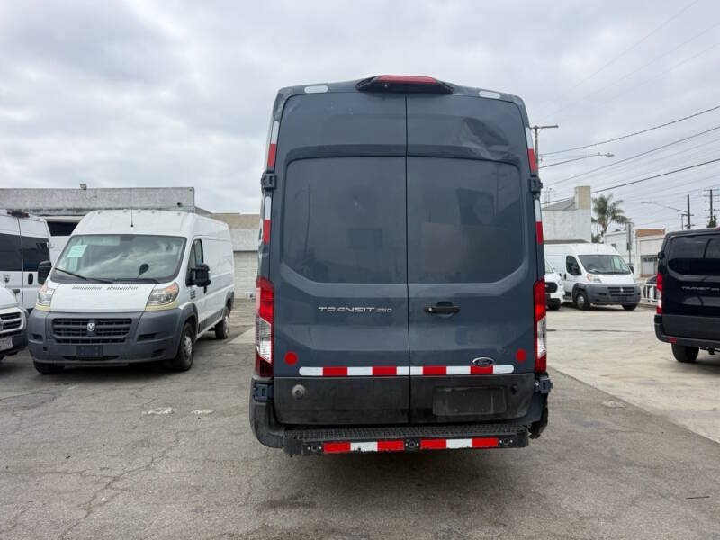 Used 2019 Ford Transit 250 148 High Roof Extended RWD image 5