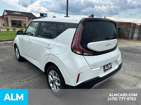Used 2025 Kia Soul LX w/ LX Technology Package FWD image 8