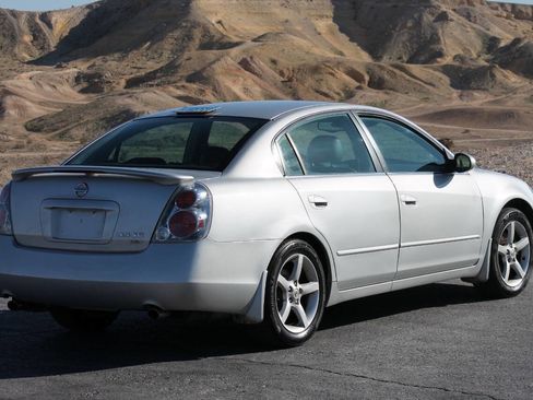 Used 2005 Nissan Altima 3.5 SE w/ (X02) Navigation Pkg FWD image 8