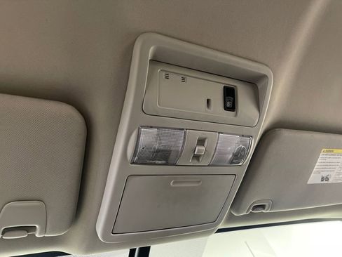 Used 2019 Nissan Titan SV w/ SV Convenience Package image 27