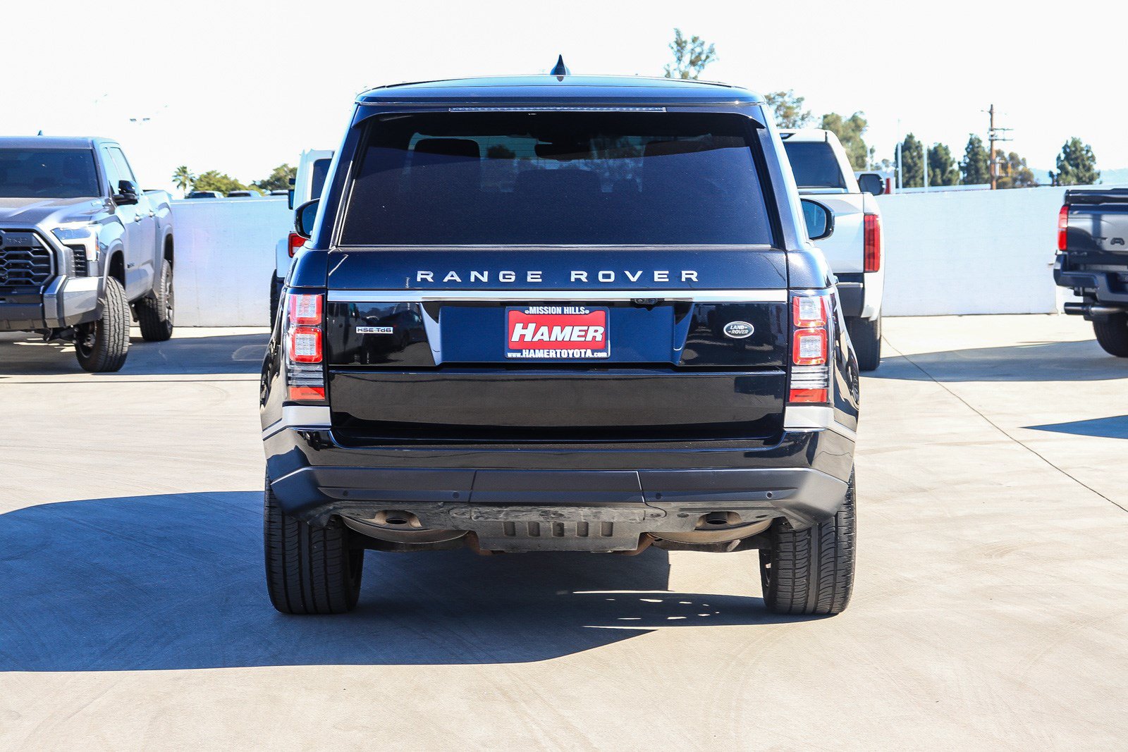 Used 2017 Land Rover Range Rover HSE AWD/4WD image 3