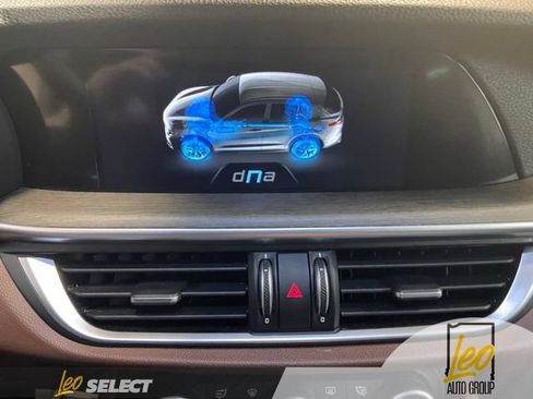 Used 2018 Alfa Romeo Stelvio Ti AWD/4WD image 11