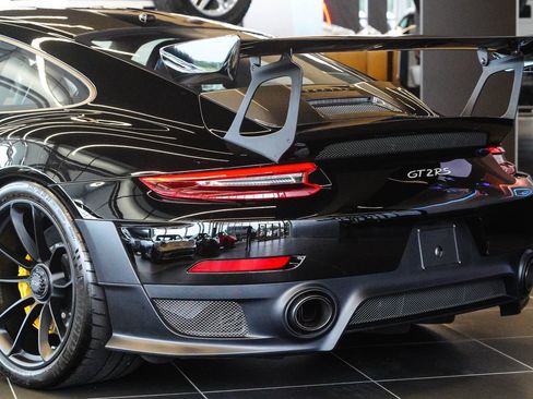 Used 2018 Porsche 911 GT2 RS w/ Weissach Package RWD image 11