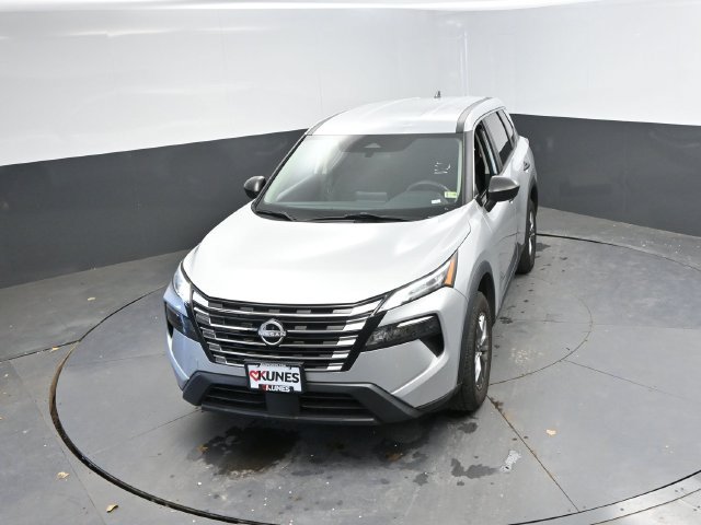 Used 2024 Nissan Rogue S AWD/4WD image 34